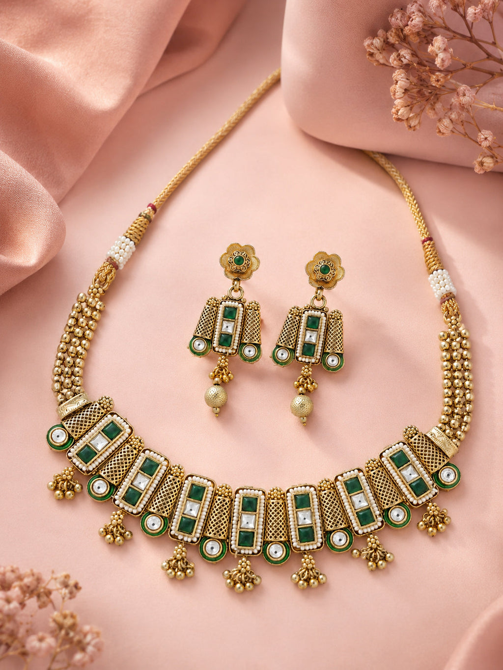 Aanura Antique Green Kundan Choker Necklace Set