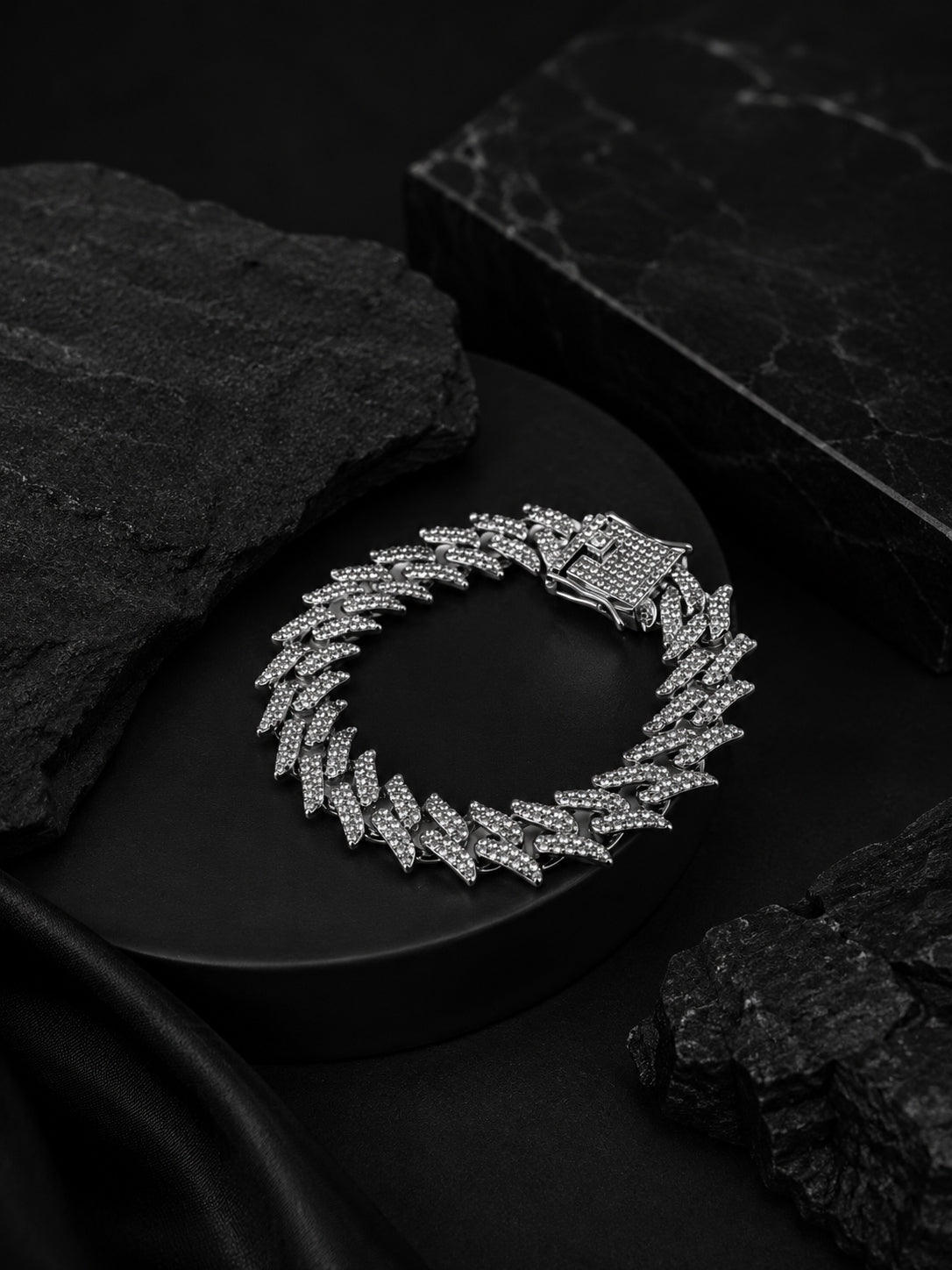 Rhodium Plating Anti Tarnish Waterproof Bolt Bracelet