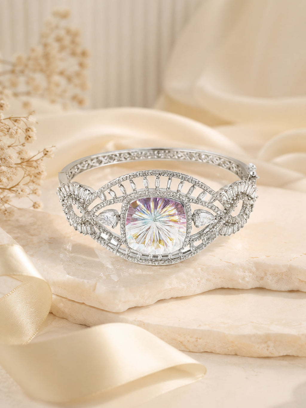 Aanura Emerald Royale Gold Bracelet